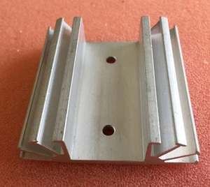 LOT OF 25 2" X 2" DUAL DEVICE HEATSINKS FOR TO-220 DEVICES - Picture 1 of 1