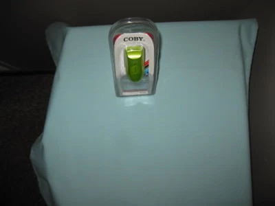 COBY MP3 AUDIO PLAYER 1 GB-PLAYS 500 SONGS-MP-C582 GREEN-NEW - Image 1 of 3