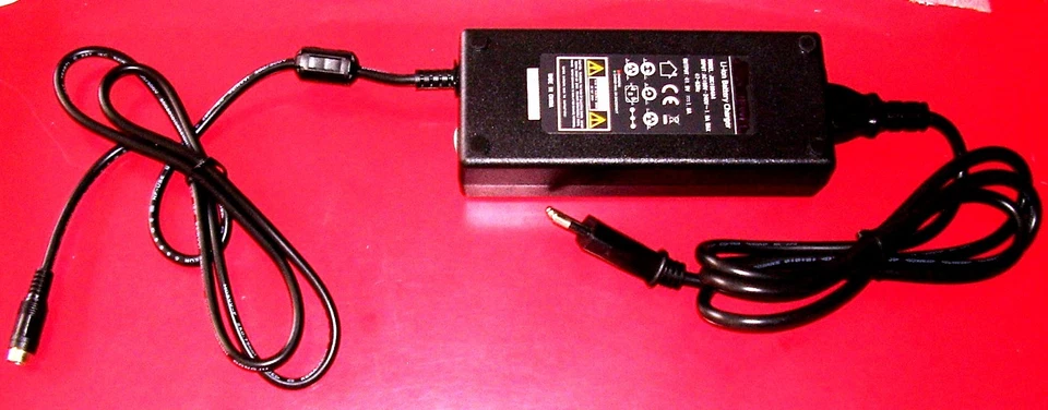 caricabatterie  carica batterie  V 24 batterie  al piombo  1,2A - Immagine 1 di 1