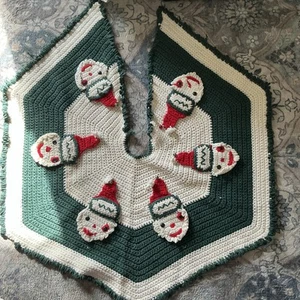 Vintage Hand Crocheted Christmas Tree Skirt SANTAS ELVES Quality Handmade BRIGHT - Picture 1 of 11