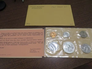 1961 U.S. Mint Philadelphia Silver Proof Set - Picture 1 of 6