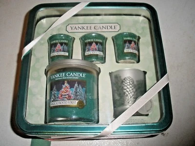 NUEVO Juego de Caja Yankee Candles MAGICAL FROSTED FOREST 3 Votivos, Tarro de 7 OZ, Hol de Vidrio Foto 1 de 4