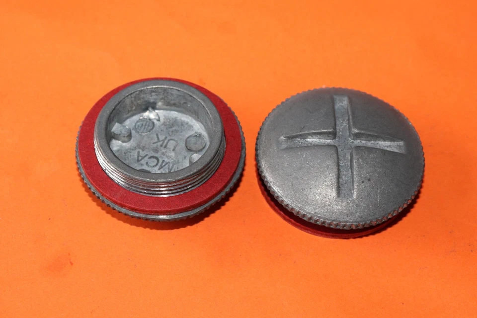 TRIUMPH 3TA T90 5TA 650 UNIT T120 PAIR ROCKER BOX CAPS 70-4610 71-2744 UK MADE - Image 1 of 1