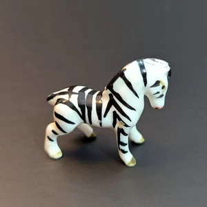 Figura miniatura de porcelana Bug House Zebra de 1 pulgada - Imagen 1 de 7