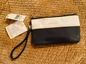 Adrienne Vittadini Charging Wallet Wristlet Black NWT - Picture 1 of 3