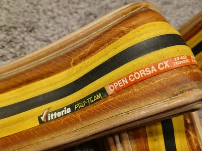 Neumáticos NOS VITTORIA XG PRO Cross 700x33 amarillo y negro con paredes de piel Foto 1 de 4