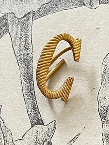 Joli Monogramme en métal doré  Lettre C initiale, shabby Art nouveau 1,5 cm - Imagen 1 de 2