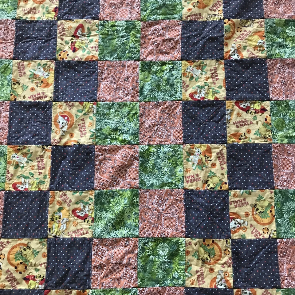 Edredón Cuna Retazos Rey León Reversible 39x49 Simba & Nala Hecho a Mano Tiro Foto 1 de 4