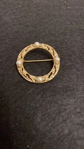 Elegant Vintage Gold and Pearl Brooch Round Circle Brooch and Eyeglasses Holder. - Picture 1 of 4