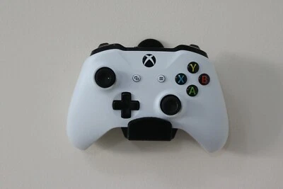 Xbox Controller Wall Mount Black / White - Image 1 of 4