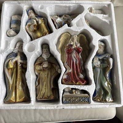 Juego de 10 figuras de porcelana brillante de 9" de belén de 10 piezas Holiday Home Gardens  Foto 1 de 4
