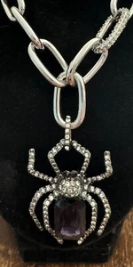 COLLAR COLGANTE ARAÑA BETSEY JOHNSON Joya Púrpura con Eslabones Ovalados de Metal Plateado - Imagen 1 de 9