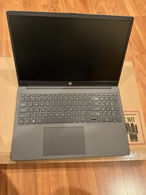 Portátil HP 255 G10 15.6" FHD AMD Ryzen 3 7330U 2.30 GHz 8GB DDR4 128GB SSD W11P Foto 1 de 4