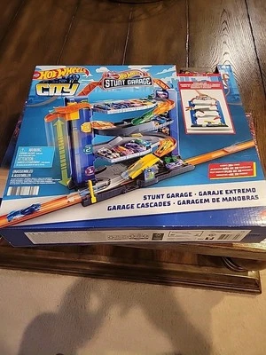 Hot Wheels City Stunt Garage Play Set Elevator to Upper Levels for Ages 3 to 8 - Image 1 of 4