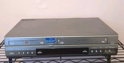 Samsung DVD-V1000 VHS DVD Combo Player VCR Recorder Tested And Works - No remote - Image 1 of 4