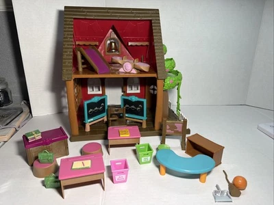 Li'l Woodzeez Woodland Schoolhouse Playset and Accessories Not Complete READ - Image 1 of 4