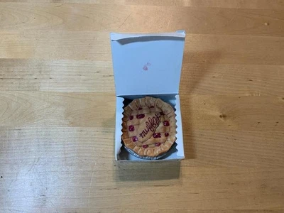 ACCESORIOS MUFFY VANDERBEAR PASTEL DE CEREZA MUFFY'S Foto 1 de 2