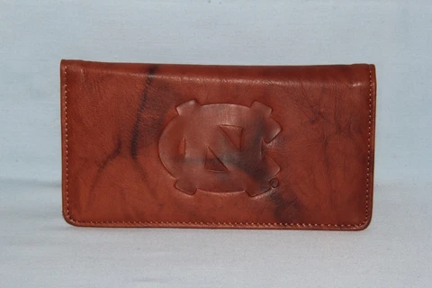 NORTH CAROLINA TAR HEELS      Leather Checkbook   NEW   brown m + Cover