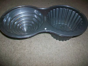WILTON Giant Jumbo 3-D Cupcake Shape Cake Pan~Non-Stick~Birthday~Shower~3D - Picture 1 of 4