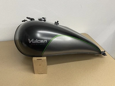 06-24 Kawasaki Vulcan 900 VN900C Gas Fuel Tank Petrol Reservoir - Image 1 of 4