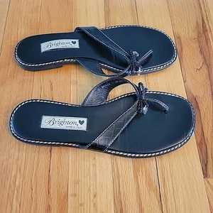 Brighton Ofelia Black Leather Flip Flops Sandals Heart Bow 8 M Accent Flat - Picture 1 of 5