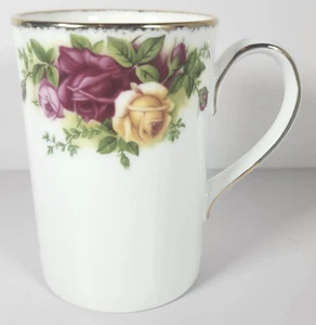 Taza de café Royal Albert Old Country Roses borde dorado recto usada en excelente estado - Imagen 1 de 9