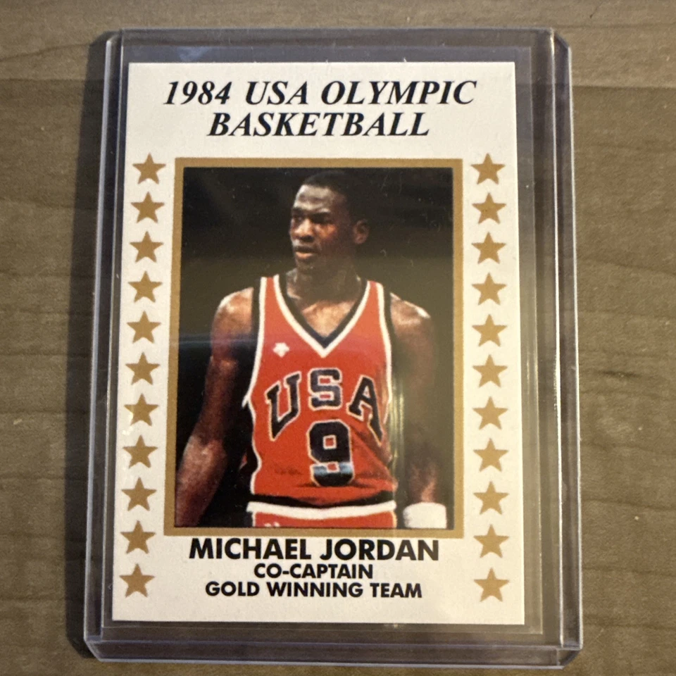 Baloncesto Olímpico de Estados Unidos 1984 Michael Jordan Novato RC Co-Capt Equipo Ganador de Oro! Foto 1 de 2