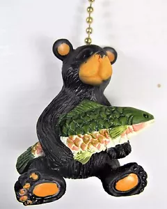 Schwarzbär hält eine Forelle Fächer Zug mit Kette Wildtiere Wohndeko - Bild 1 von 2