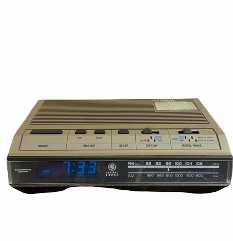 VINTAGE GE MODEL 7-4642C DIGITAL ALARM CLOCK RADIO BLUE DISPLAY WORKS AM/FM Cover