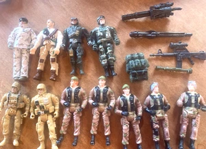 Action Figures Vtg Military 3.75"-4" Lot 16 Pieces (11) Soldiers (5) Accessories - Picture 1 of 16