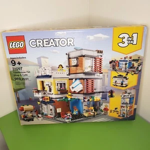 LEGO LEGO Creator: Townhouse Pet Shop & Café (31097) - Picture 1 of 7