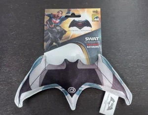 SDCC 2016 Exclusivo Batman Swat Camoflauge Batarang Nuevo en paquete Comic Con - Imagen 1 de 2