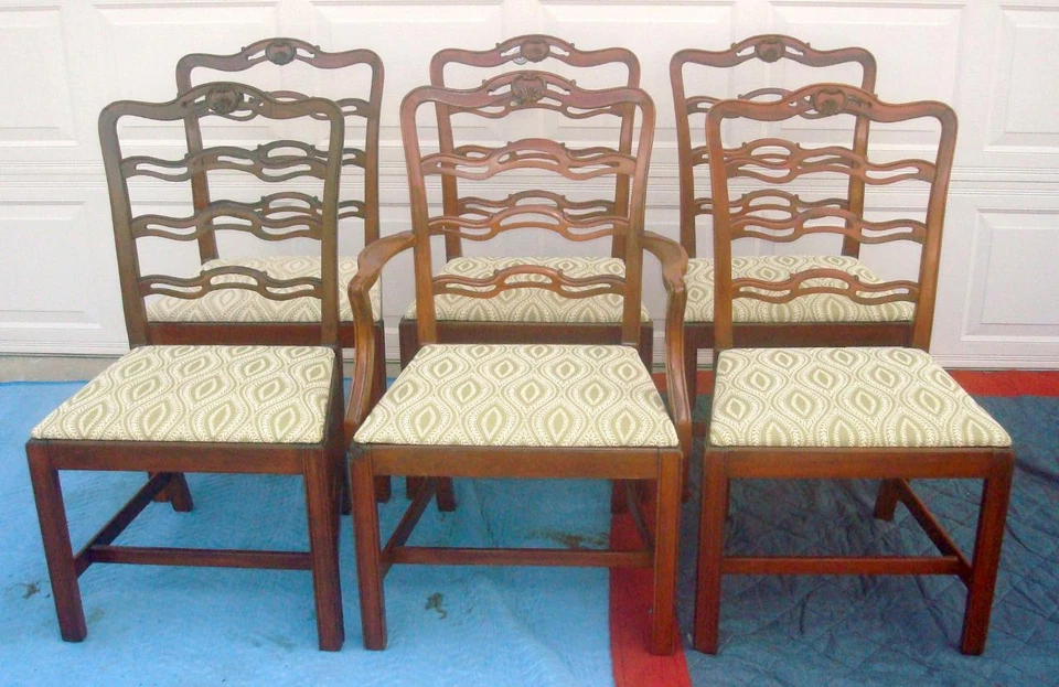 JUEGO DE 6 SILLAS DE COMEDOR CHIPPENDALE CON RESPALDO DE CINTA CEREZO Foto 1 de 4