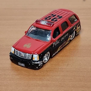 Jada Dub City Cadillac Escalade SUV rojo/negro departamento de bomberos diecast escala 1/64 - Imagen 1 de 9