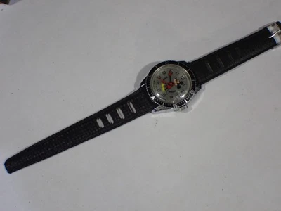 Reloj Pulsera Mickey Mouse Buzo Cuerda Manual Funciona Bisel Giratorio por Bradley Foto 1 de 4