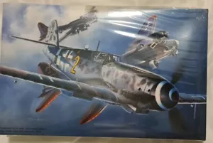 Fujimi 1:48 Messerschmitt Bf109G-10 "Reich Defense" Model Kit - Picture 1 of 2