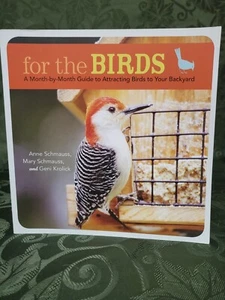 For the Birds: A Month-by-Month Guide to Attracting Birds to Your Backyard  - Bild 1 von 11