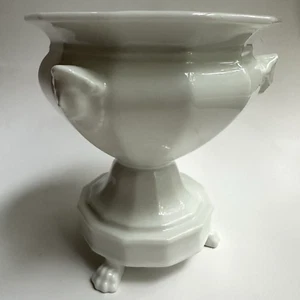 Vaso vintage francese con piedi in pietra di ferro porcellana bianca cammeo facce leone ciotola vecchia Parigi - Foto 1 di 24