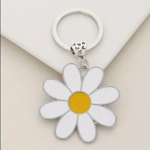 Llavero de metal con flor de margarita grande blanco y amarillo bolso accesorio cartera - Imagen 1 de 3