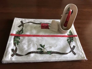 Neu Lenox Holly Berry 4er Set Weihnachten Tischsets und passender Kerzenhalter - Bild 1 von 6