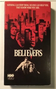 The Believers VHS cult horror sci-fi movie 1980s 1987 ex-lib HBO Martin Sheen - Afbeelding 1 van 5