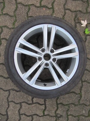 1x Ganzjahreskomplettrad VW Golf 7 auf Original 17 Zoll VW Alufelge - Bild 1 von 4
