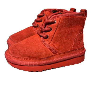 Botas infantis UGG tamanho 8 vermelhas de pele sintética com zíper e cadarço no tornozelo - Imagem 1 de 4