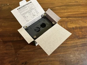 Schneider XALD02 2 Loch Schaltkasten - Bild 1 von 2