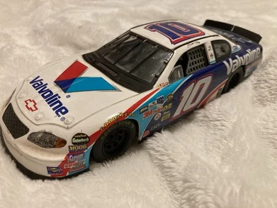 NASCAR Scott Riggs #10 Valvoline Chevy Monte Carlo 2005 Diecast 1:24 Gen 4 RC - Image 1 of 4