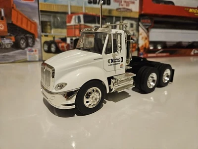 1/32 Scale Diecast International Prostar Daycab Truck By Supreme Signature - Image 1 of 4