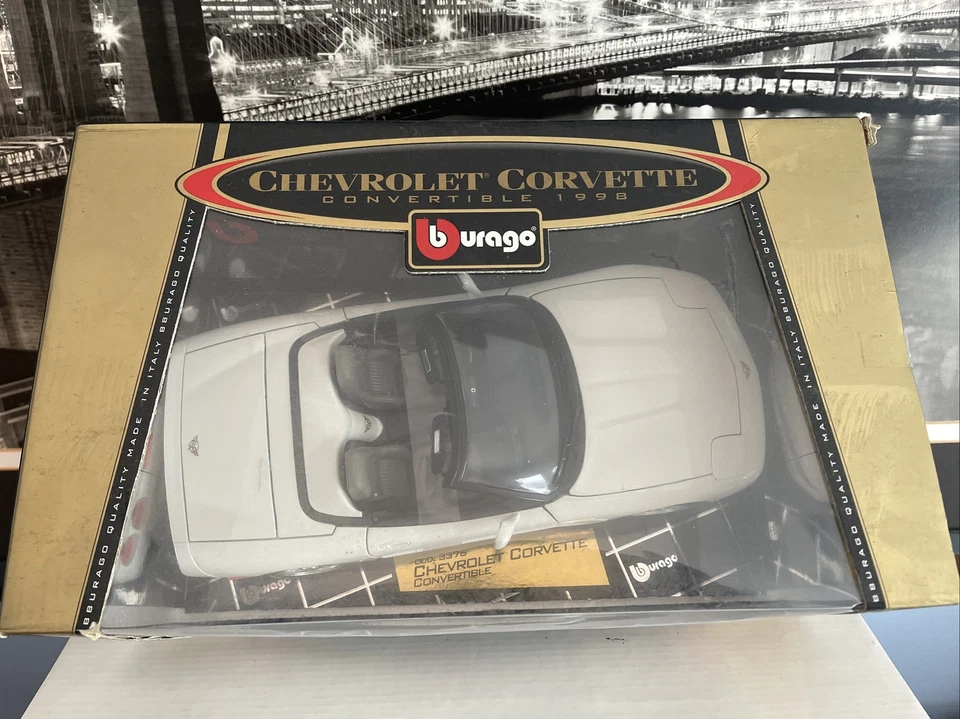 Bburago Gold Collection 1998 Chevrolet Corvette Convertible White 1/18 Car A7