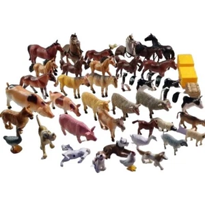 Job Lot 25 Farm Animals & Dogs, 13 Horses + 3 Straw Bales Hard Plastic - Picture 1 of 24