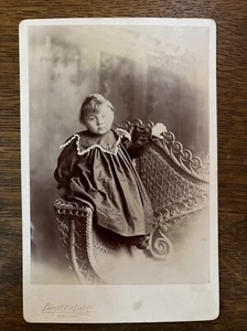 Cabinet Card Young Child On Wicker Chair Siegel Cooper Photography Chicago - Picture 1 of 5