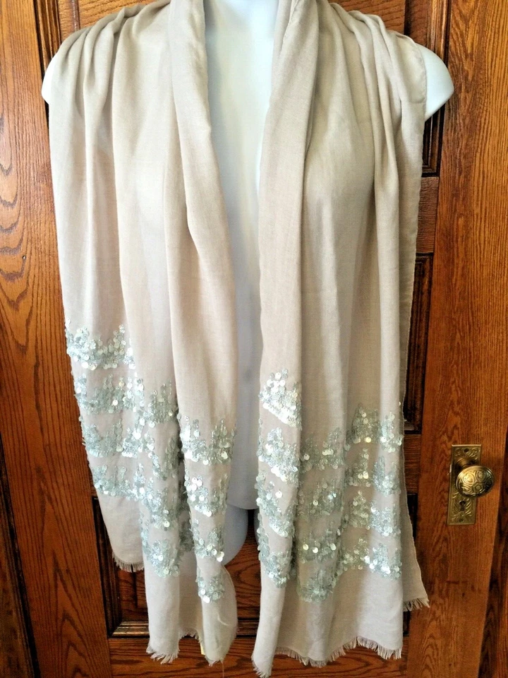 $32 Colección 18 Wolf Taupe Lentejuelas Poli/Rayón Gran Tamaño BUFANDA 26" X 64" Foto 1 de 4